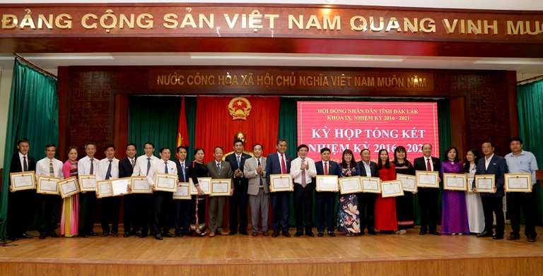 Khen thưởng 29 tập thể, 72 cá nhân có thành tích xuất sắc trong công tác HĐND tỉnh khóa IX, nhiệm kỳ 2016 - 2021